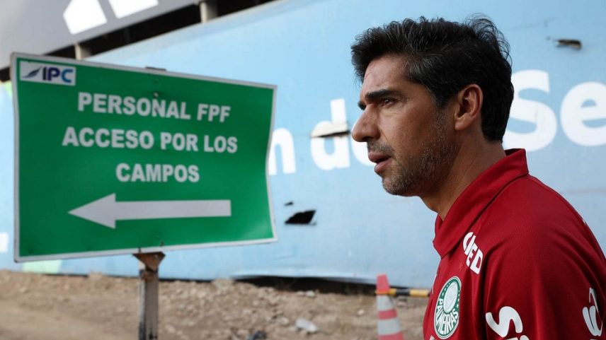 Abel Ferreira durante treino do Palmeiras no CT da seleção peruana — Foto: Cesar Greco