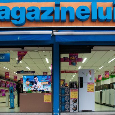 Magalu cai após balanço que frustrou mercado e assustou investidores