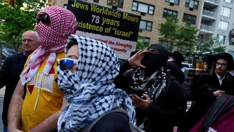 Protesters opposed to the event at Park East Synagogue included pro-Palestinian groups and members of an Orthodox sect.