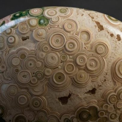 Jaspe orbicular de dureza 7 só extraído na maré baixa de Madagascar