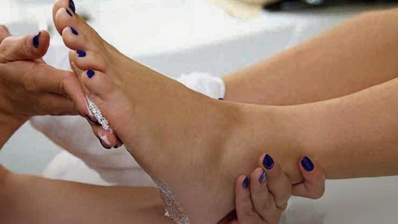 Na maioria dos casos de coceira nos pés, o ideal é procurar um dermatologista - (crédito: divulgação)