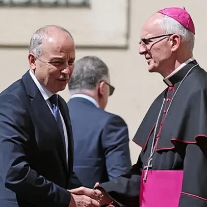 PM irlandês discute conflito no Oriente Médio com o Papa