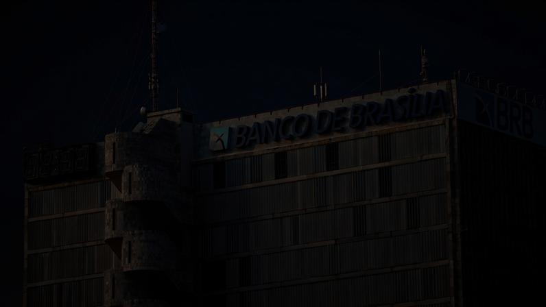 Brasília (DF), 19/11/2025 – Fachada do prédio do banco de Brasília (BRB). Em março de 2025, o conselho do Banco BRB aprovou a compra de 58% do capital do Banco Master, valor estimado em R$ 2 bilhões. O acordo previa que o BRB, uma sociedade de capital e controlada majoritariamente pelo Governo do Distrito Federal (GDF) Foto: Joédson Alves/Agência Brasil