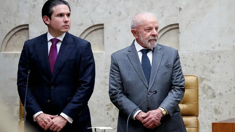 O presidente Lula e o presidente da Câmara dos Deputados, Hugo Motta (Republicanos-PB). Foto: Valter Campanato/Agência Brasil
