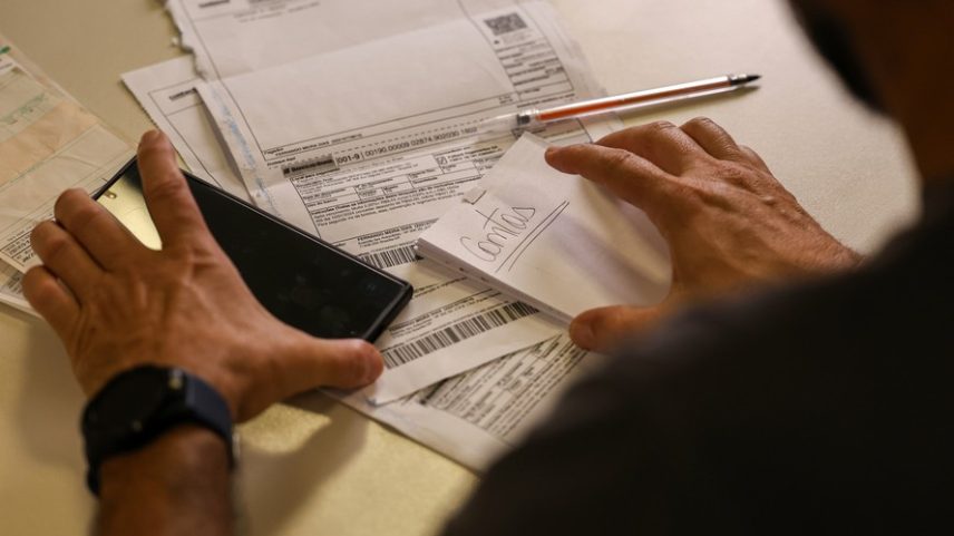 70,8% dos entrevistados conseguiram pagar suas contas essenciais com a renda auferida no período — Foto: Marcelo Camargo/Agência Brasil