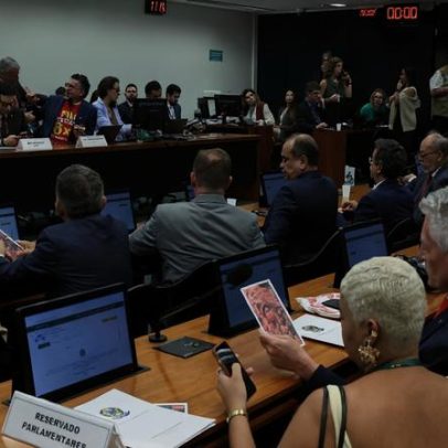 Oposição critica PEC do fim da escala 6x1 em votação na Comissão