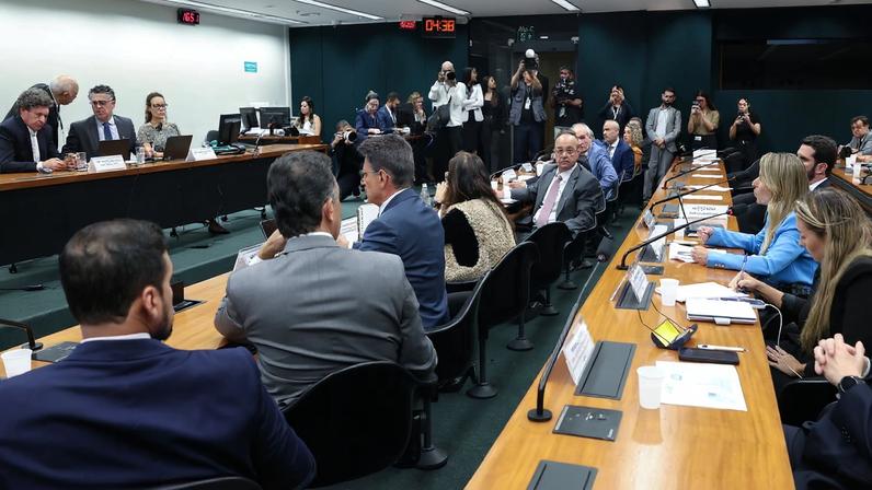 Reunião da Comissão da Câmara sobre o Fim da Escala 6x1 debate redução da jornada com empregadores. Foto: Lula Marques/ Agência Brasil.