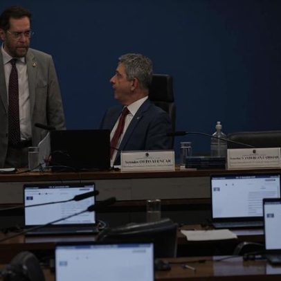 CCJ lê relatório de Plínio Valério sobre PEC que amplia autonomia do BC