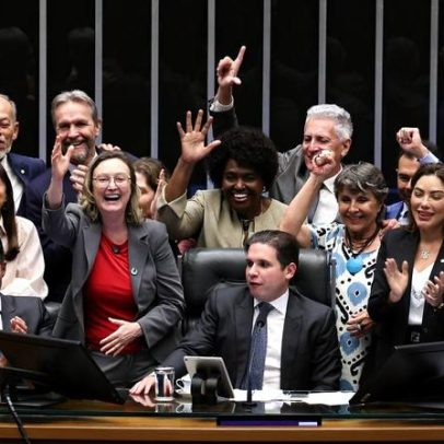 Câmara aprova MP que estabelece piso para professores da educação básica