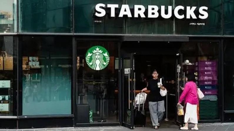 Starbucks Korea demite CEO após promoção controversa Tank Day