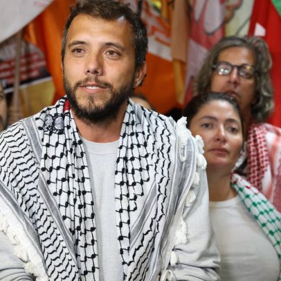 Ativista Thiago Ávila retorna ao Brasil após prisão em Israel