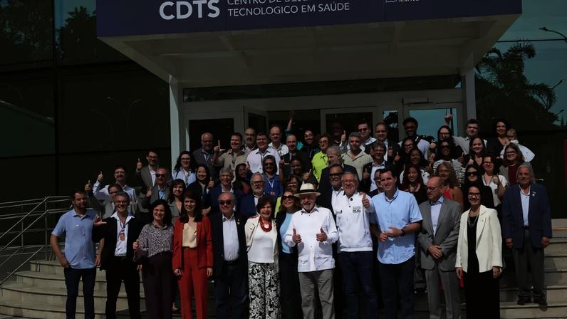 Rio de Janeiro (RJ), 22/05/2026 - O presidente da República, Luiz Inácio Lula da Silva, participa da inauguração das novas instalações do Centro de Desenvolvimento Tecnológico em Saúde (CDTS/Fiocruz), o lançamento do Centro de Desenvolvimento e Produção de Terapias CAR-T e a entrega de 42 veículos do programa Agora Tem Especialistas-Caminhos da Saúde e do SAMU para o estado. Foto: Rovena Rosa/Agência Brasil