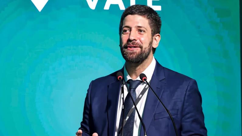ALERTA - Adriana Waltrick, CEO da SPIC Brasil, Gustavo Cintra, do BTG Pactual (acima), Anderson Baranov, da Norsk Hydro (abaixo, à dir.) e Rodrigo Lauria, da Vale: o setor precisa de mais governança para atrair investidores e tranquilizar os consumidores (Fotos Flavio Santana/.)