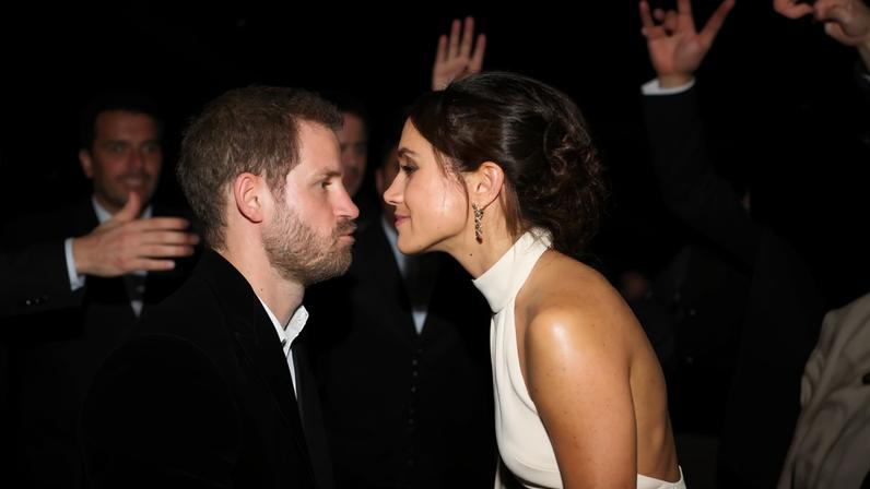 Foto em preto e branco do casamento do príncipe Harry e de Meghan Markle - Metrópoles