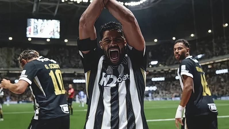 Hulk foi homenageado pela torcida do Galo