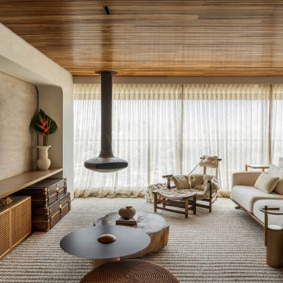 Apartamento de 158 m² ganha clima boho com granito, madeira e texturas