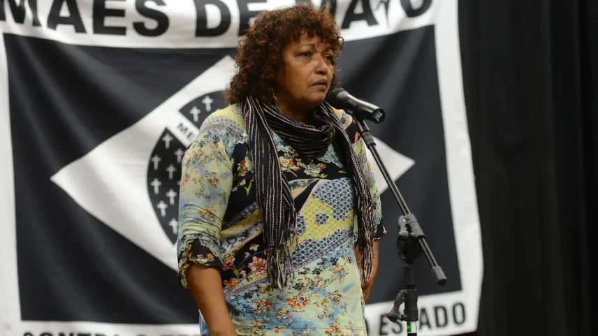 São Paulo - Debora Silva, do movimento Mães de Maio, na inauguração do Memorial dos Crimes de Maio e do Genocídio Democrático (Rovena Rosa/Agência Brasil)