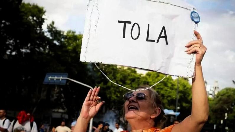 Reforma foi contestada judicialmente e segue em debate em processos em tramitação, mas as mudanças aprovadas estão em vigor