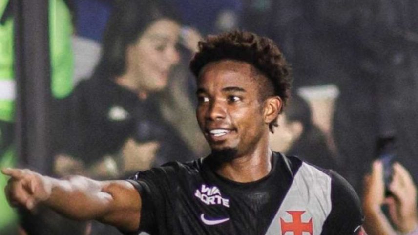 Thiago Mendes comemora gol da vitória do Vasco –