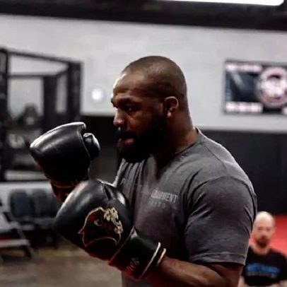 Jon Jones diz que pode romper contrato com o UFC
