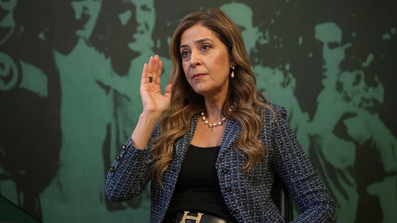 Leila Pereira, presidente do Palmeiras, nega que esteja comprando o Vasco indiretamente.