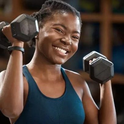 Exercício indicado para a flacidez nos braços, com potencial superior ao Pilates