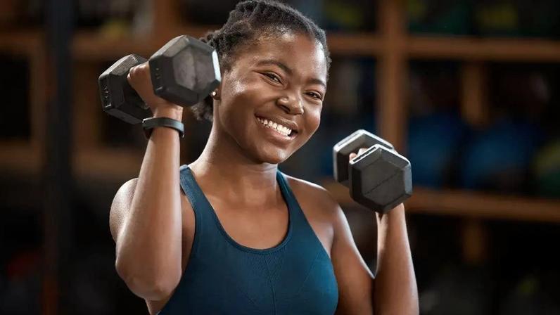 Confira o melhor exercício para acabar com a flacidez dos braços