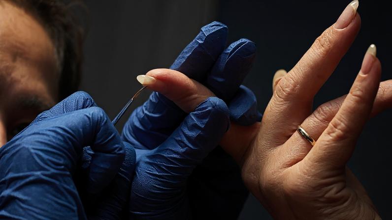 Manicure japonesa promete recuperar unhas e brilho sem esmalte