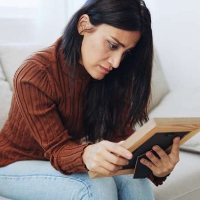 O que significa não esquecer alguém do passado, segundo a psicologia