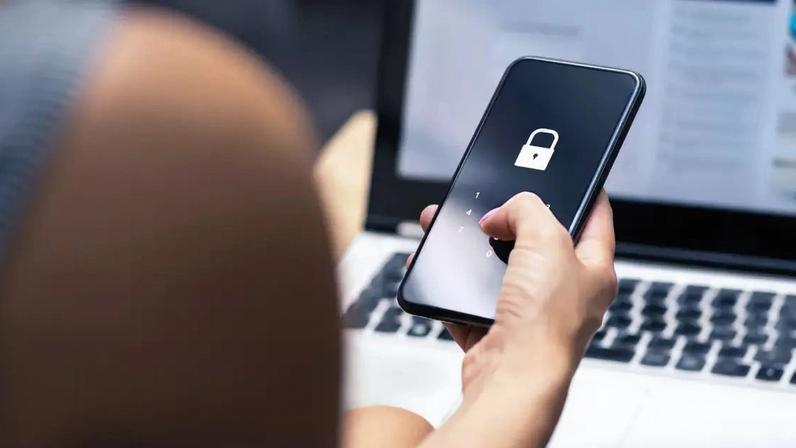 O criador de conteúdo, Luca Pucci, ensinou todo o passo a passo para você bloquear o celular roubado de forma fácil, rápida e simples