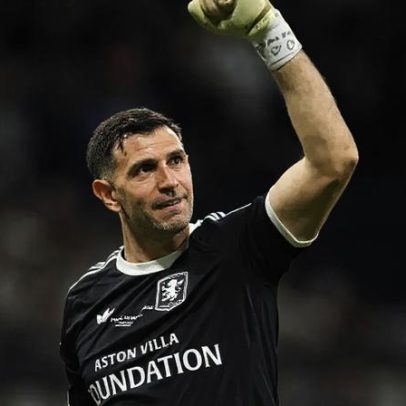 Dibu Martínez revela ter disputado a final da Liga Europa com dedo quebrado