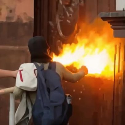 Vândalos mascarados tentam incendiar igreja em protesto feminista no México
