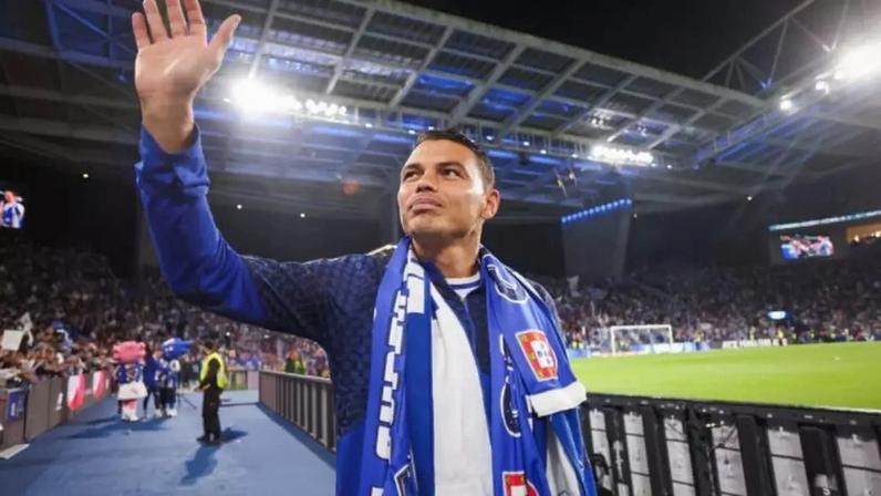 Thiago Silva se despede do Porto após conquistar campeonato nacional.