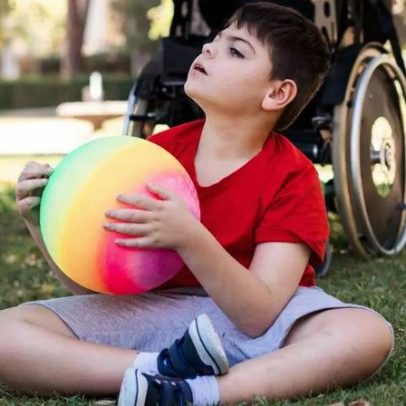 Fisioterapia ajuda crianças com paralisia cerebral ganhar autonomia e segurança