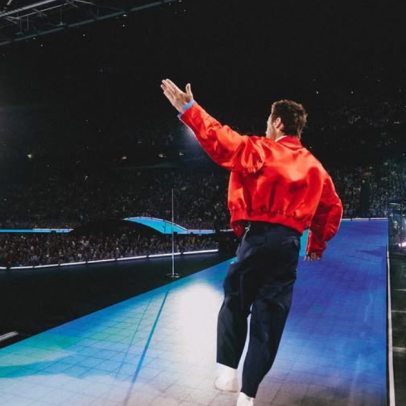 Harry Styles divulga setlist, vídeos, palco e figurinos da nova turnê