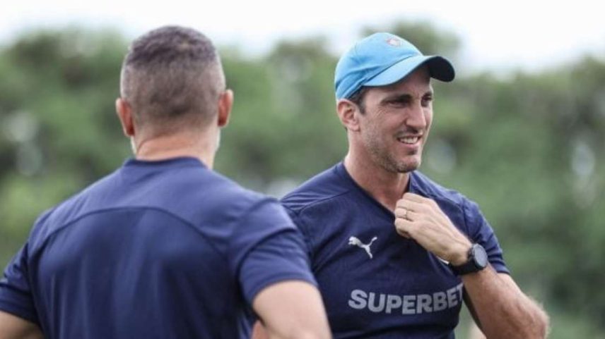 Bernal fica à disposição de Zubeldía contra o Vitória –