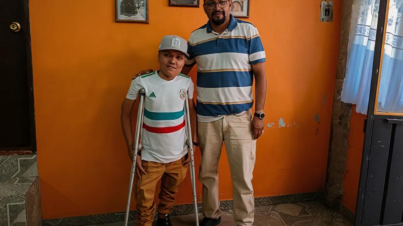 Pedro e o Pastor Jacob. (Foto: Reprodução/IMB)