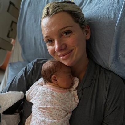 Mãe que pediu ajuda para amamentar aprende que não é menos mãe