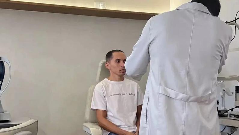 Romero: um pai em busca de esperança para recuperar a visão