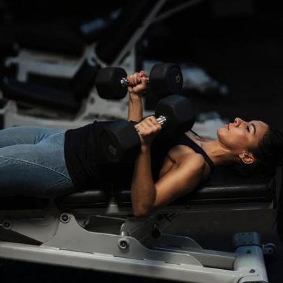 Treino de resistência para aguentar horas em pé em shows