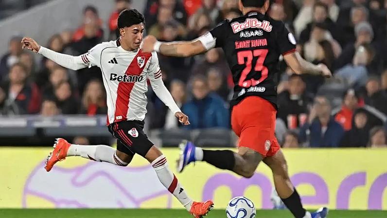 Tento contra o River foi o primeiro do defensor com a camisa do Massa Bruta –
