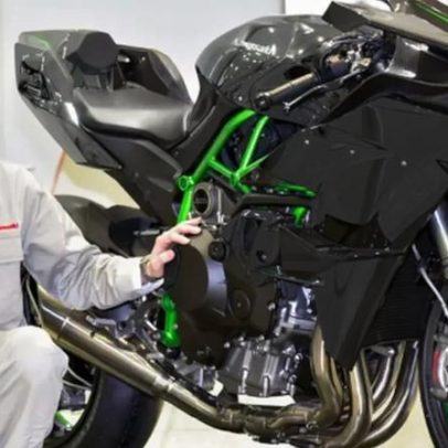 Artesanato japonês em formato ASMR revela a Kawasaki Ninja H2