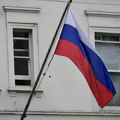 Rússia mira incessantemente infraestruturas críticas e democracia, diz GCHQ