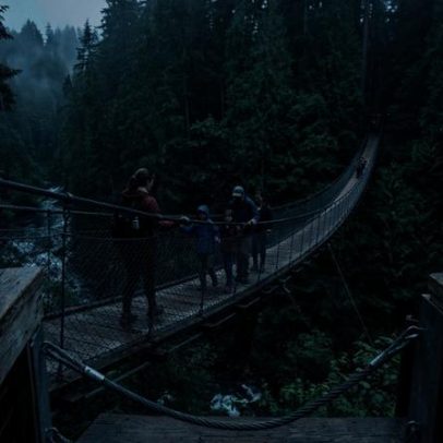Passarela suspensa de 140 m flutua a 70 m de altura atrai aventureiros desde 1889