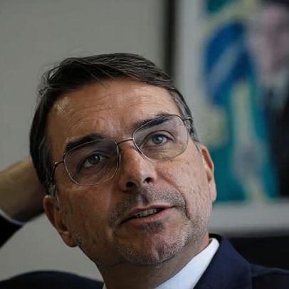 Flávio Bolsonaro admite ter visitado Vorcaro após prisão de ex-banqueiro