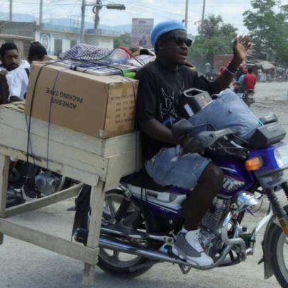 Violência no Haiti impulsiona deslocamentos e saída de Médicos Sem Fronteiras