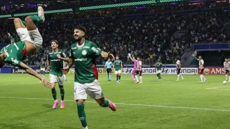Allan fez um dos gols do Verdão neste 4 a 1 sobre o Junior, resultado que garante o Palmeiras nas oitavas.