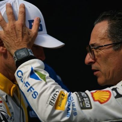 Helio Castroneves celebra primeira vitória como dono de equipe na Indy 500