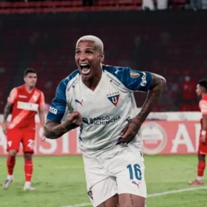 Deyverson faz dois gols e LDU assume liderança na Libertadores