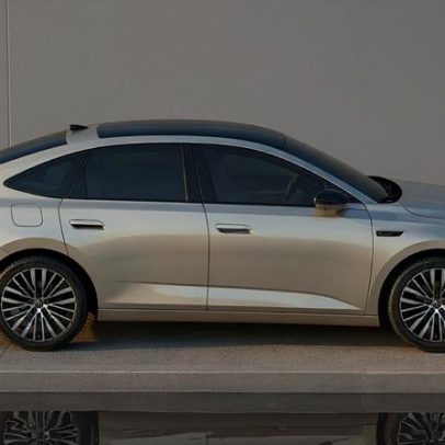 Volkswagen lança sedã híbrido plug-in maior que o Jetta com 160 km de autonomia